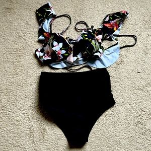 Swim suit two pieces flowery and black